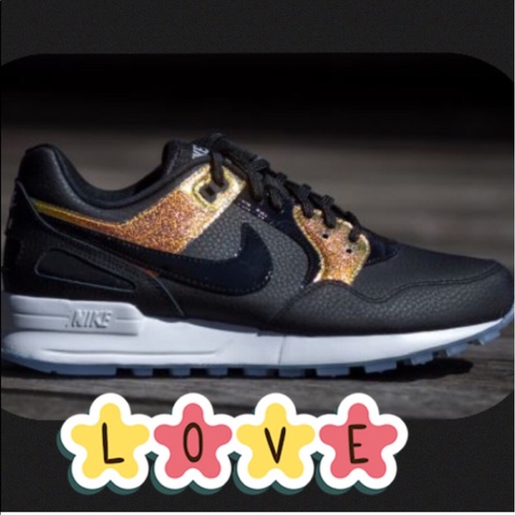 New Nike Prism Sneaker for Women! 🌹😍 - Picture 3 of 5