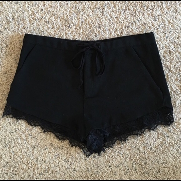 Zara Lace Detailed Shorts Size Small - Picture 2 of 4
