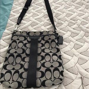 Coach body cross purse