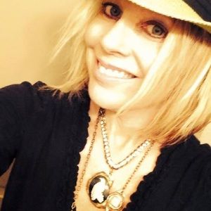 Meet your Posher, Debbie