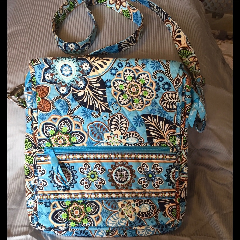 Vera Bradley large cross body mailbag.
