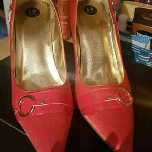 Shoes size 8.5