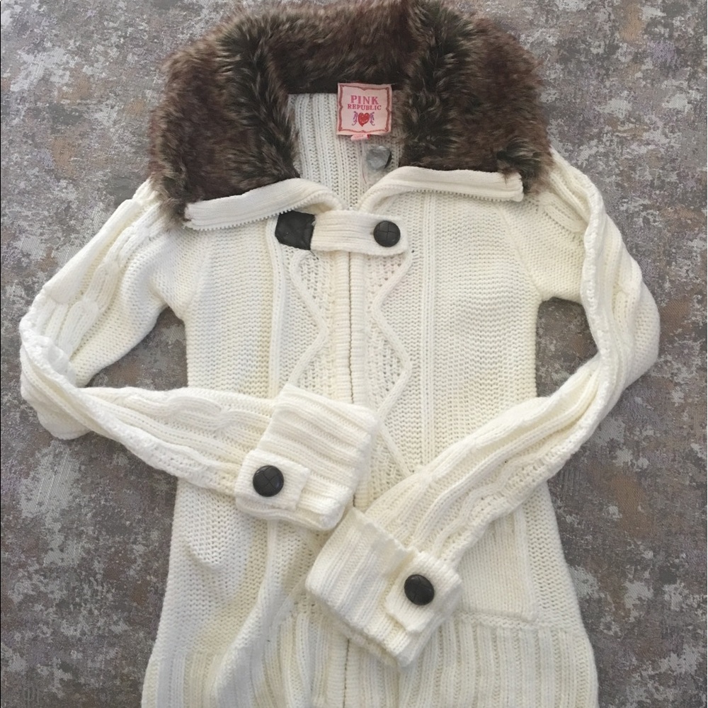 ✨🎀Pink Republic Faux Fur Sweater🎀✨