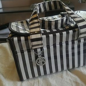 henri bendel train cosmetics bag