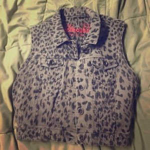 Sexy grey leopard print vest !