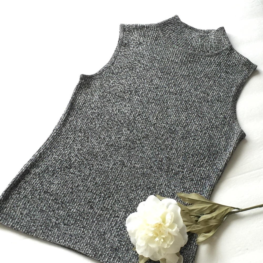 Dana Buchman Sleeveless Pullover.