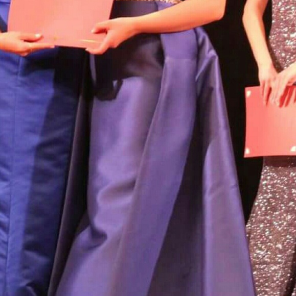 Ellie Wilde Size 8 floor length gown - Picture 4 of 5