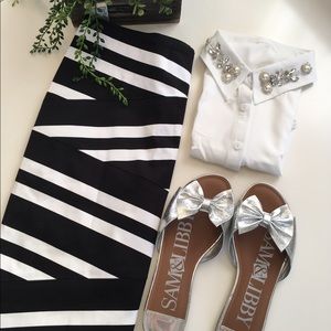 ✨White House Black Market skirt✨