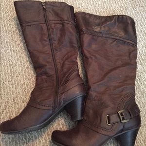 Brown low healed boots
