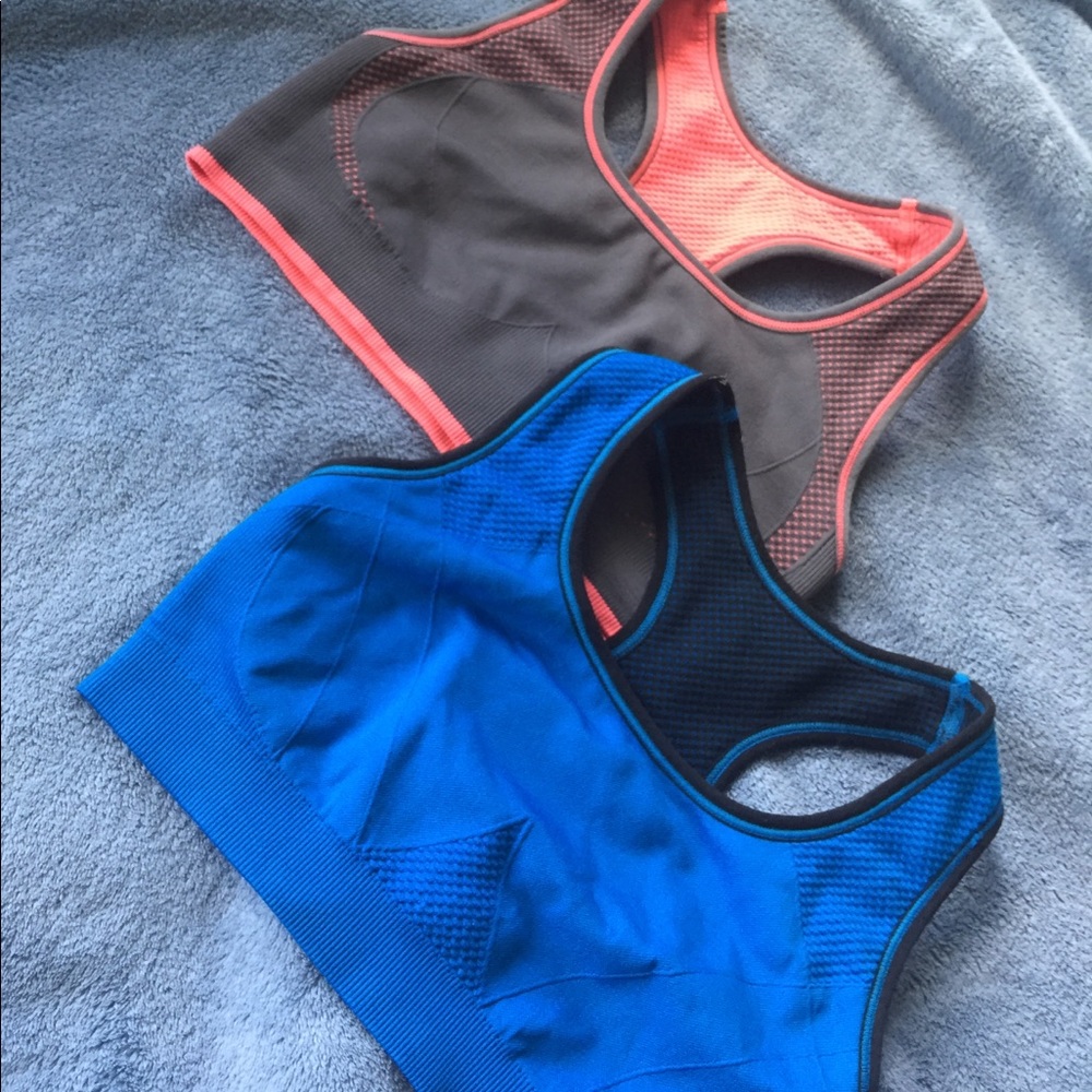 Reversible sports bras