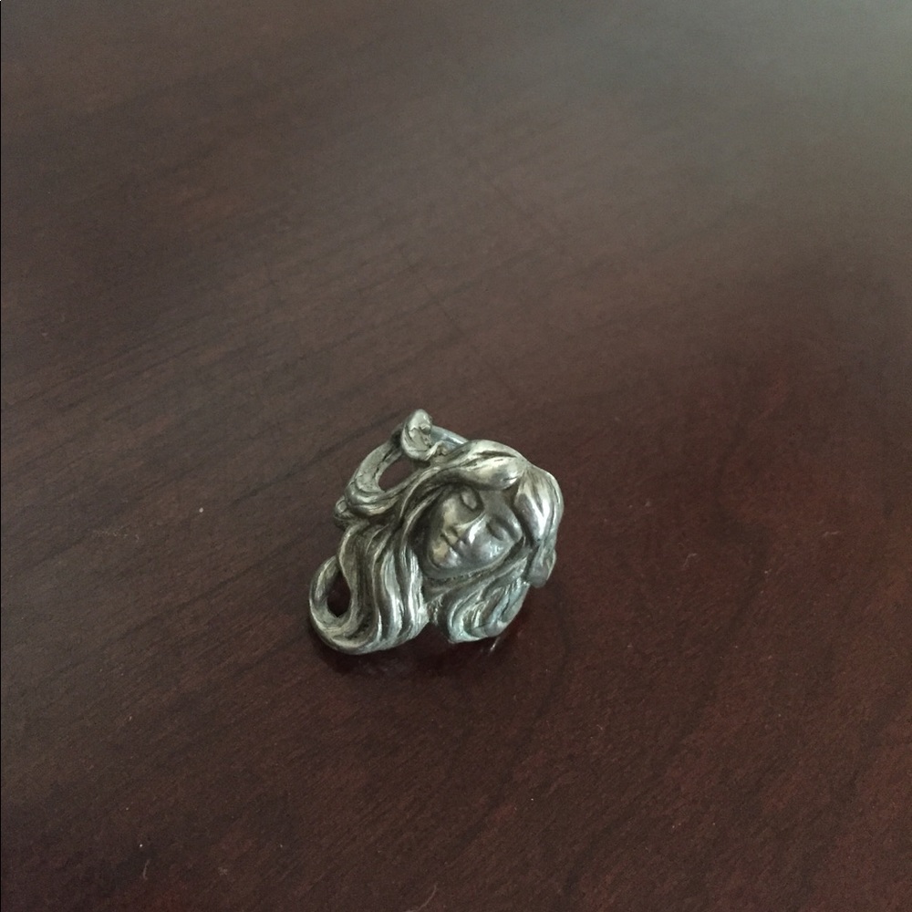 Women's vintage antique ring wicked cool