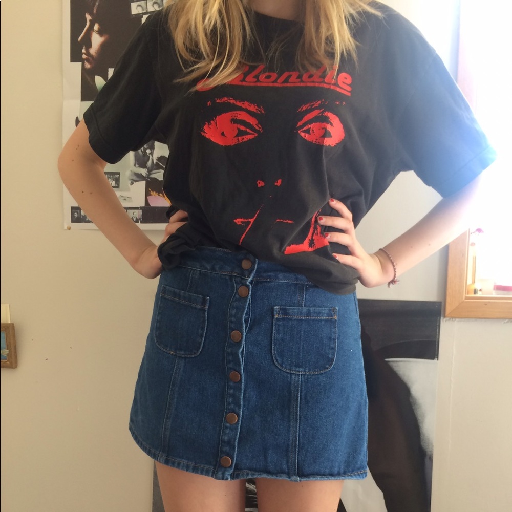 DARK WASH SHORT JEAN SKIRT