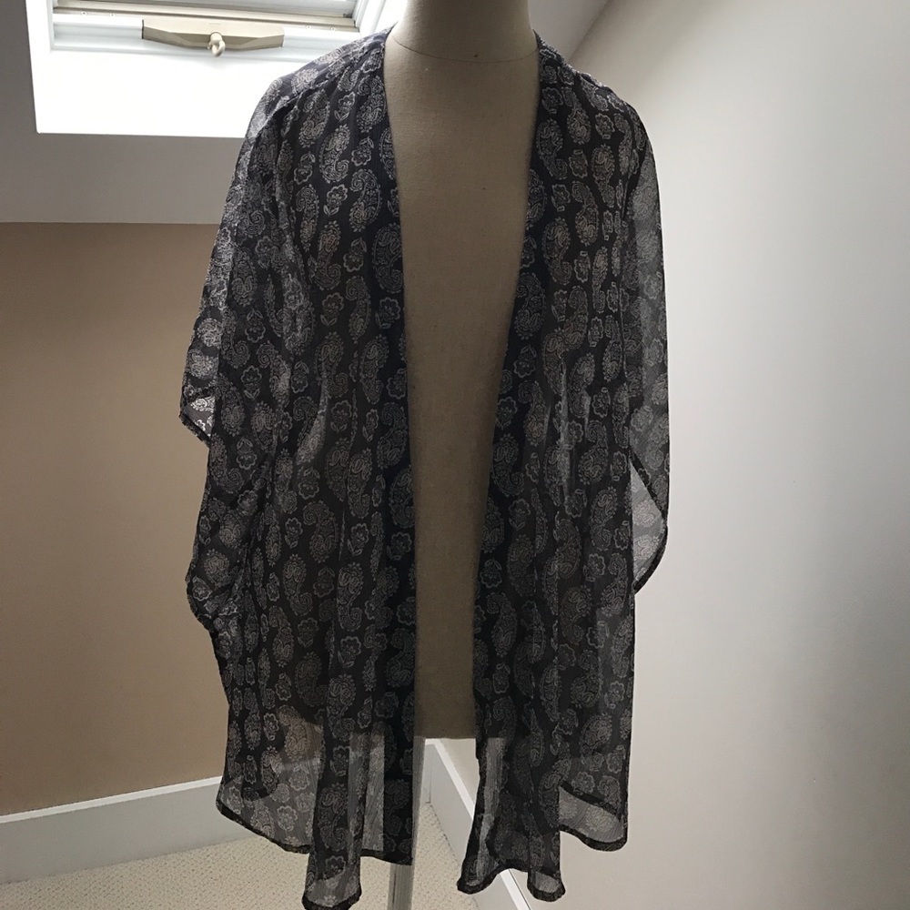 Navy paisley patterned kimono