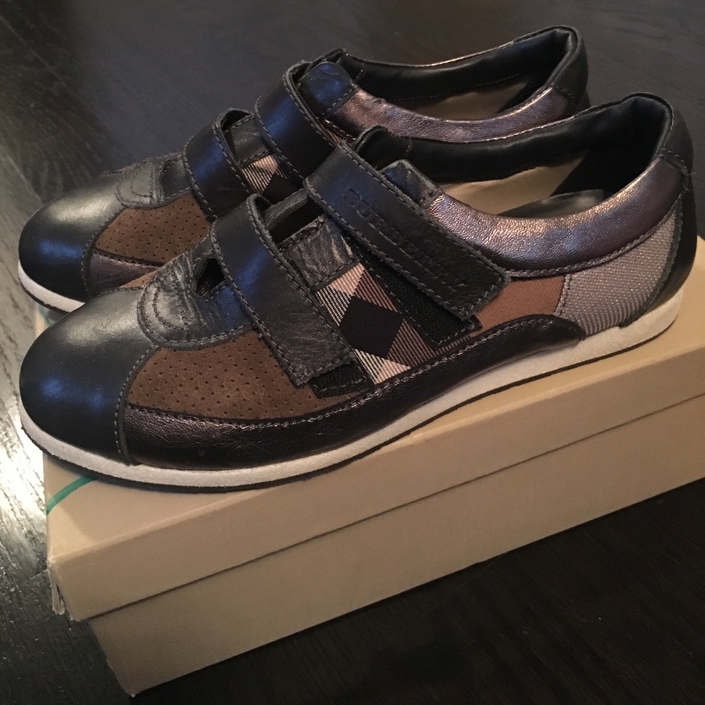 Burberry sneakers size 39 women's