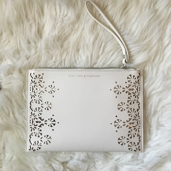 NY&Co, Large Cut Out Detail Wristlet/Clutch - Picture 2 of 7