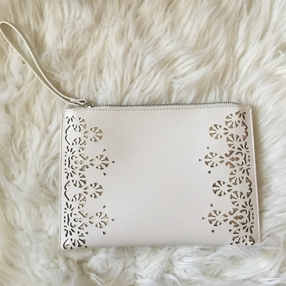 NY&Co, Large Cut Out Detail Wristlet/Clutch - Picture 5 of 7