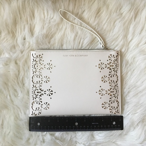 NY&Co, Large Cut Out Detail Wristlet/Clutch - Picture 7 of 7