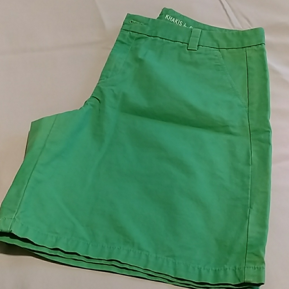 Kelly green khaki shorts