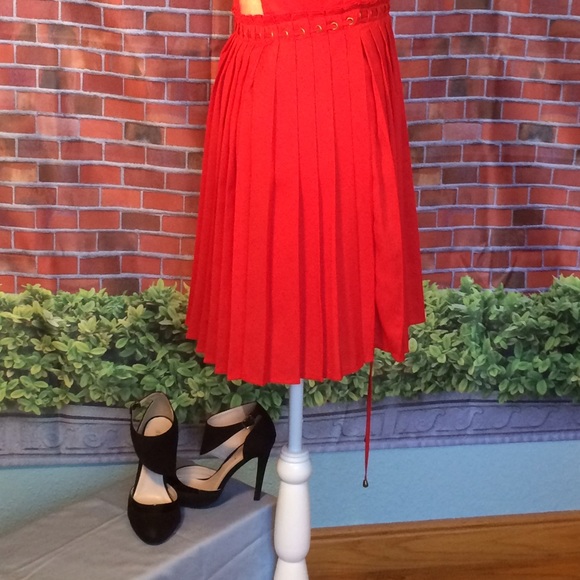 C. Luce - Bright red dress with sheer back - Picture 4 of 8