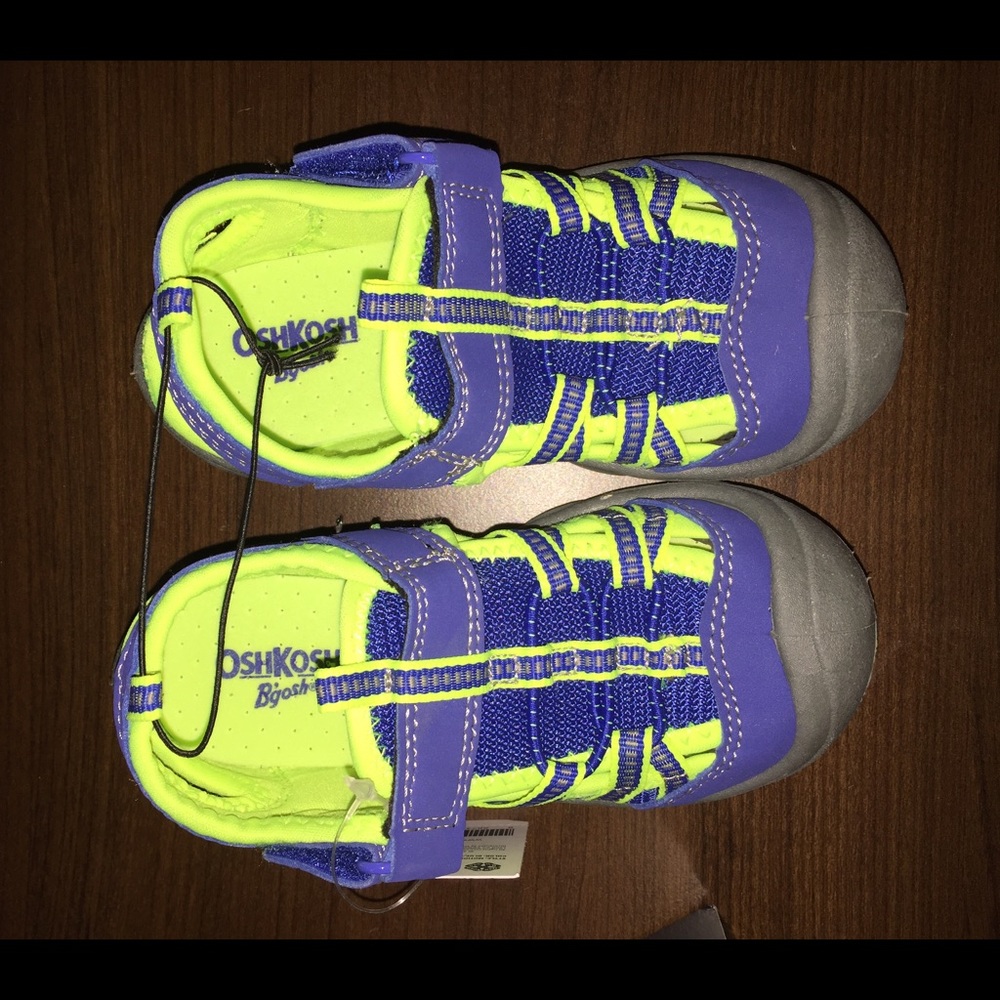Brand new in the box osh kosh shoes size 7