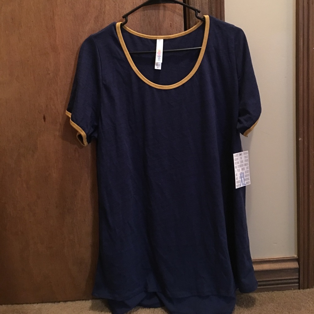 LulaRoe Classic Tee XL NWT