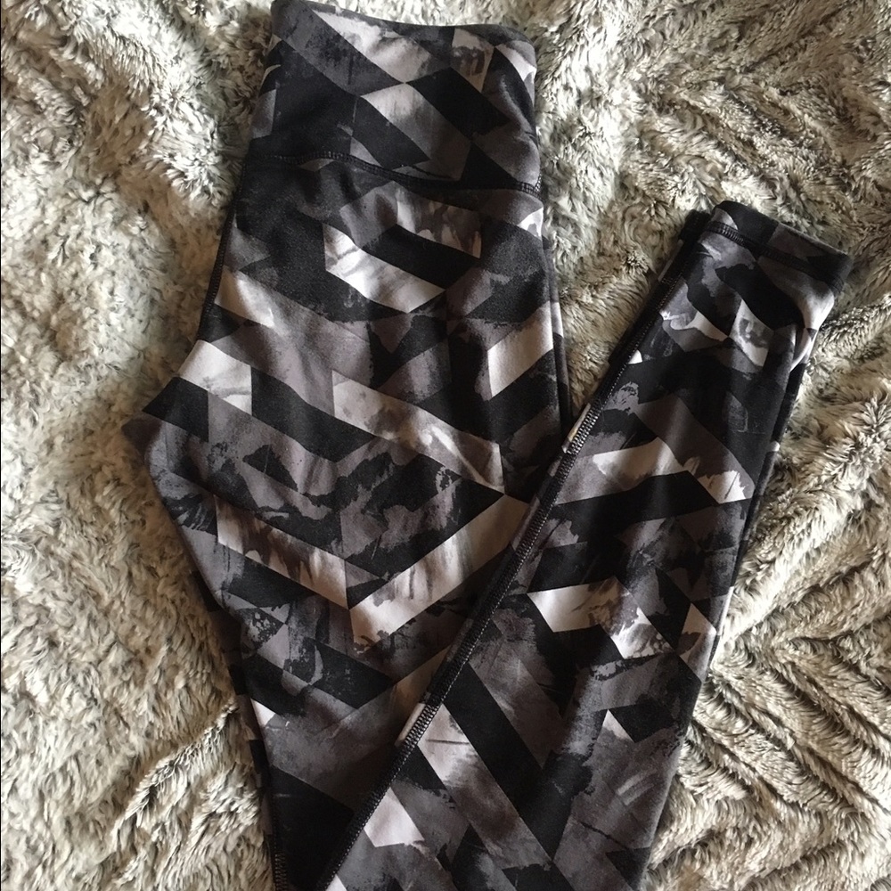 Print leggings.