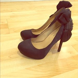 Black bow heels