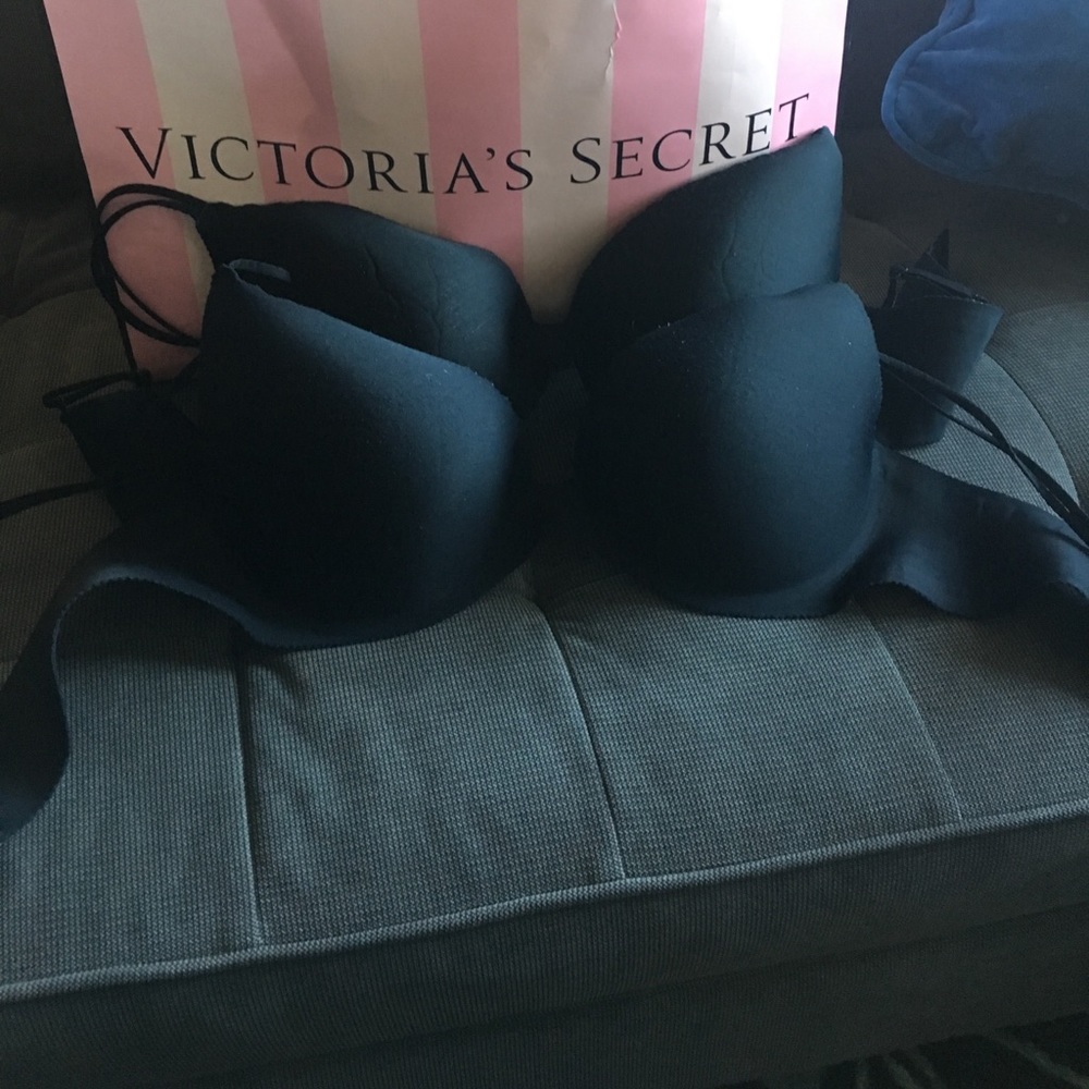 Victoria's Secret black "Secret Embrace" bra 36D