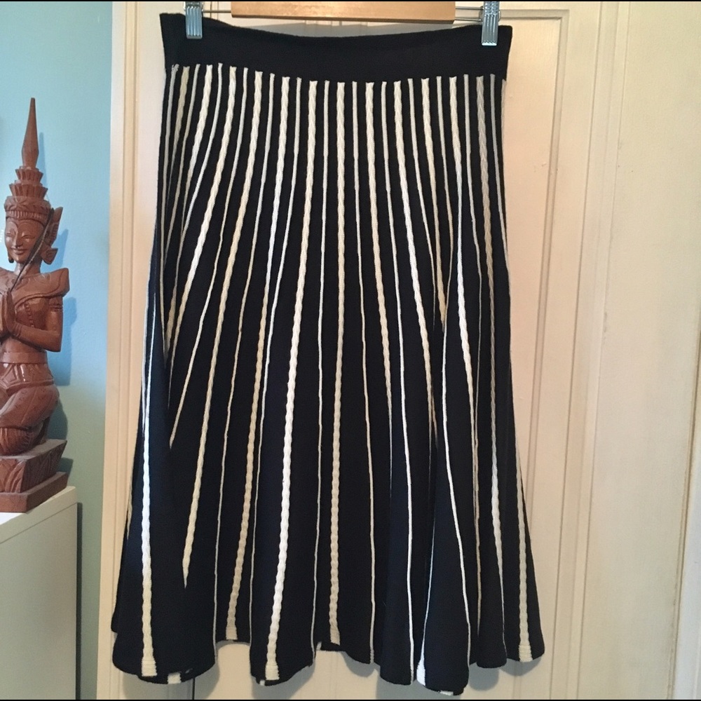 Swishy Sweater Skirt by Lapis, Size L