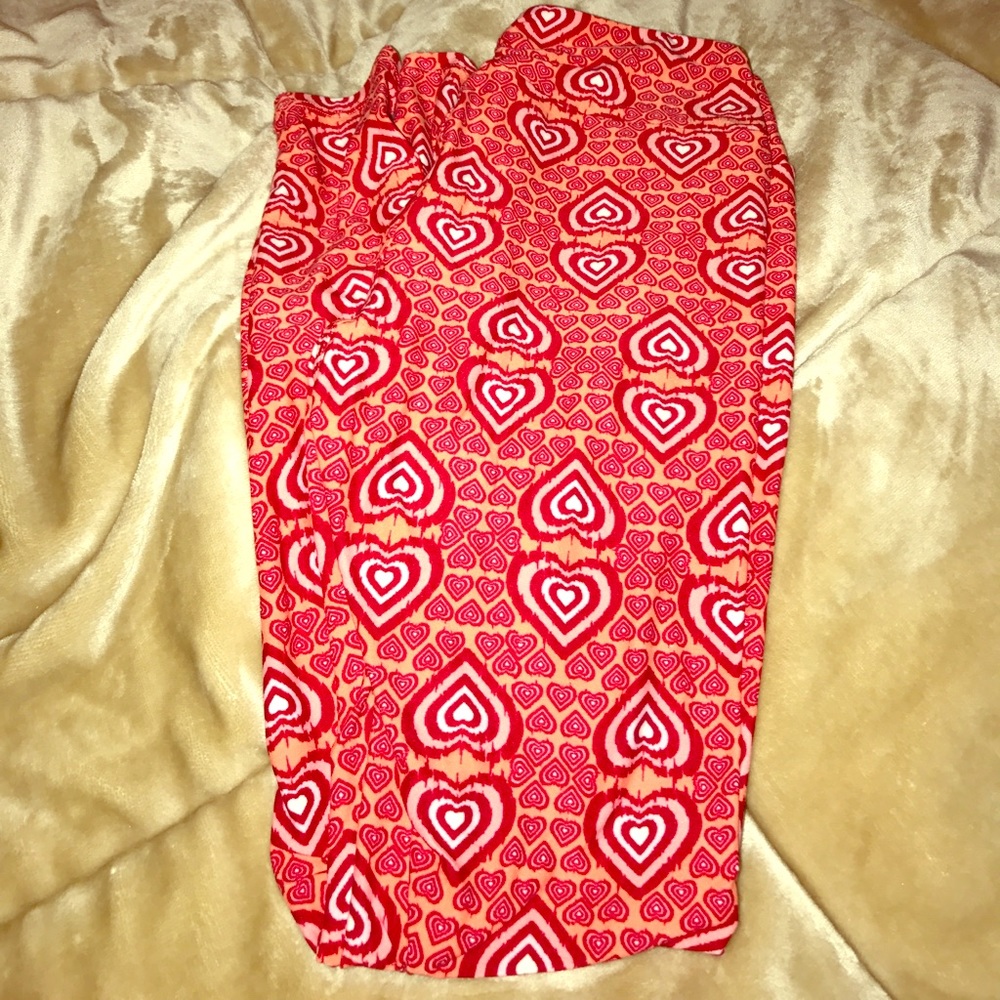 LulaRoe OS heart leggings