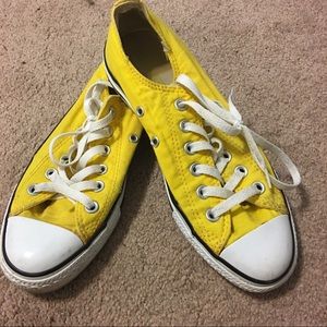 Yellow Converse AllStar Lowtops! ✨☀️⭐️🌼