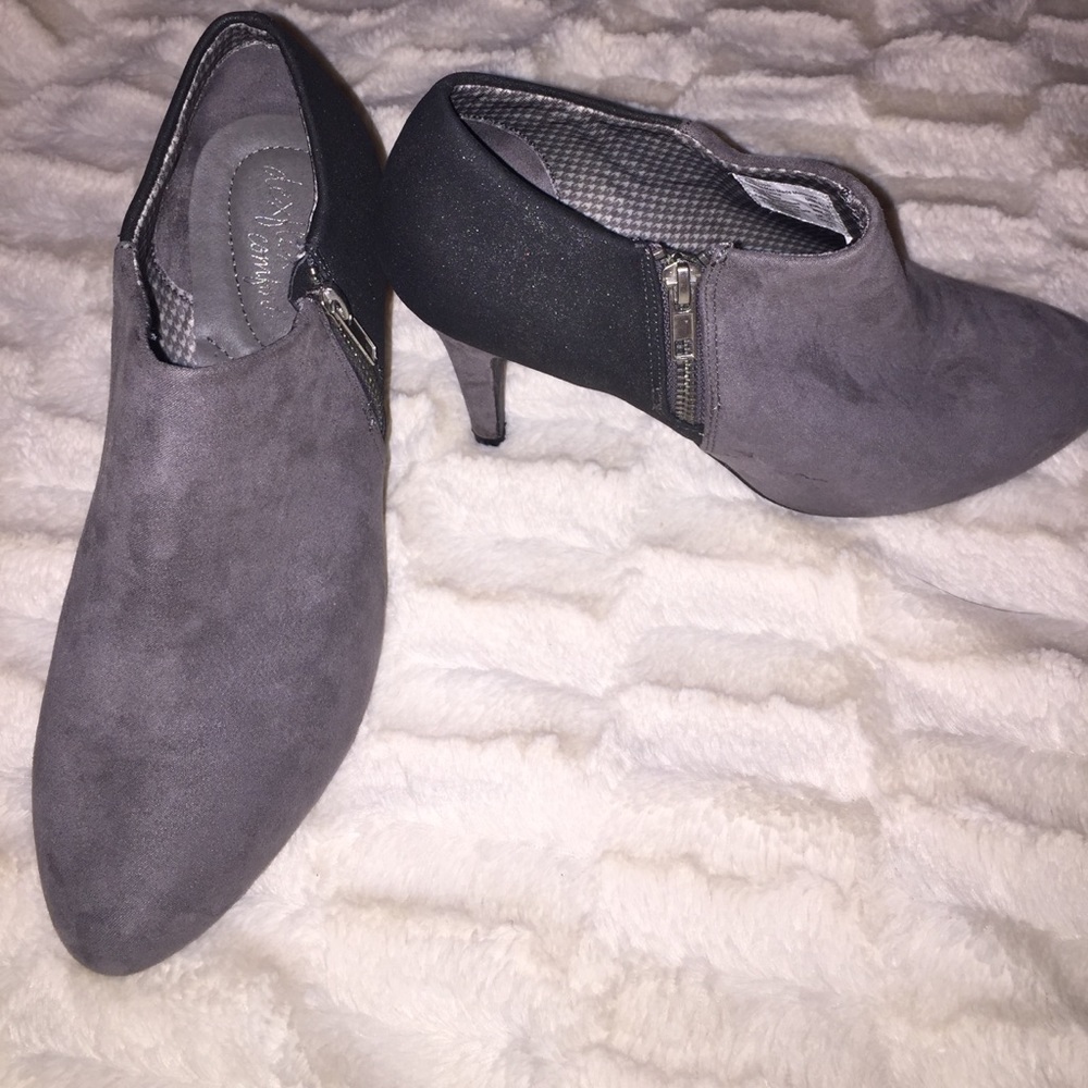 Two-toned grey booties