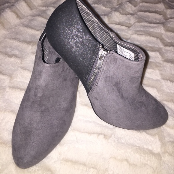 Two-toned grey booties - Picture 2 of 7