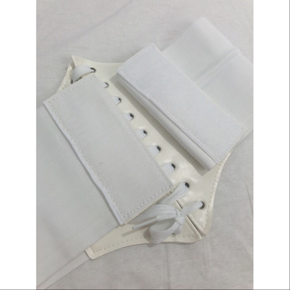 Corset Belt In White - Picture 4 of 4