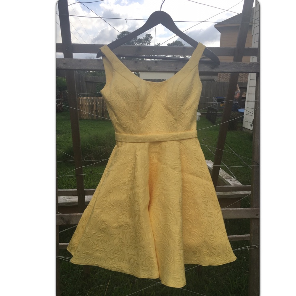 Sherri Hill like new spring party dress in yellow