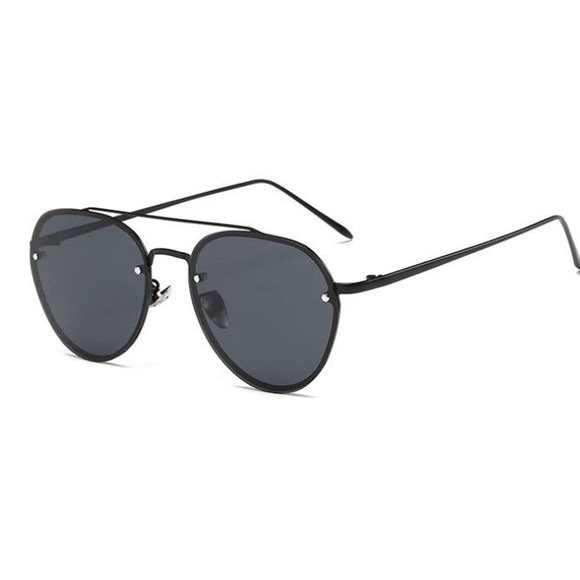 black flat aviator sunglasses