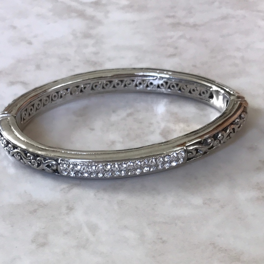 💝NEW Silver w/Crystals  Fashion Bangle Bracelet🌟