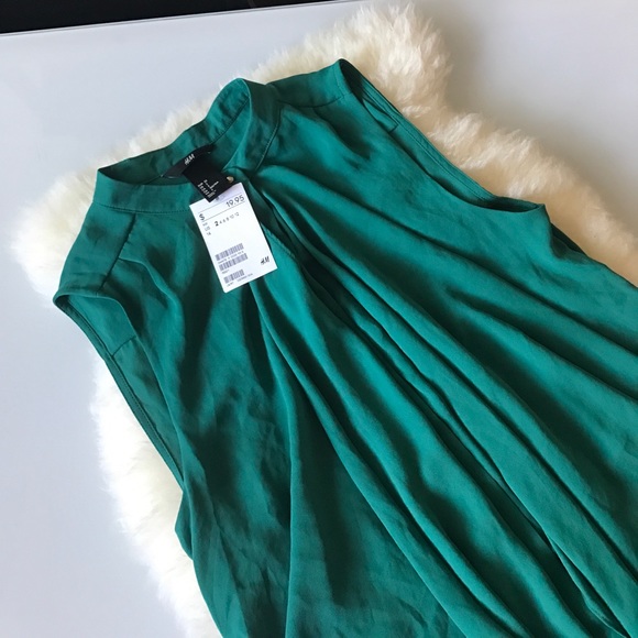 H&M Tops - Sleeveless blouse