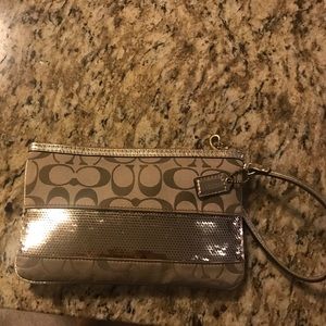 Coach wrislet gold color used only once