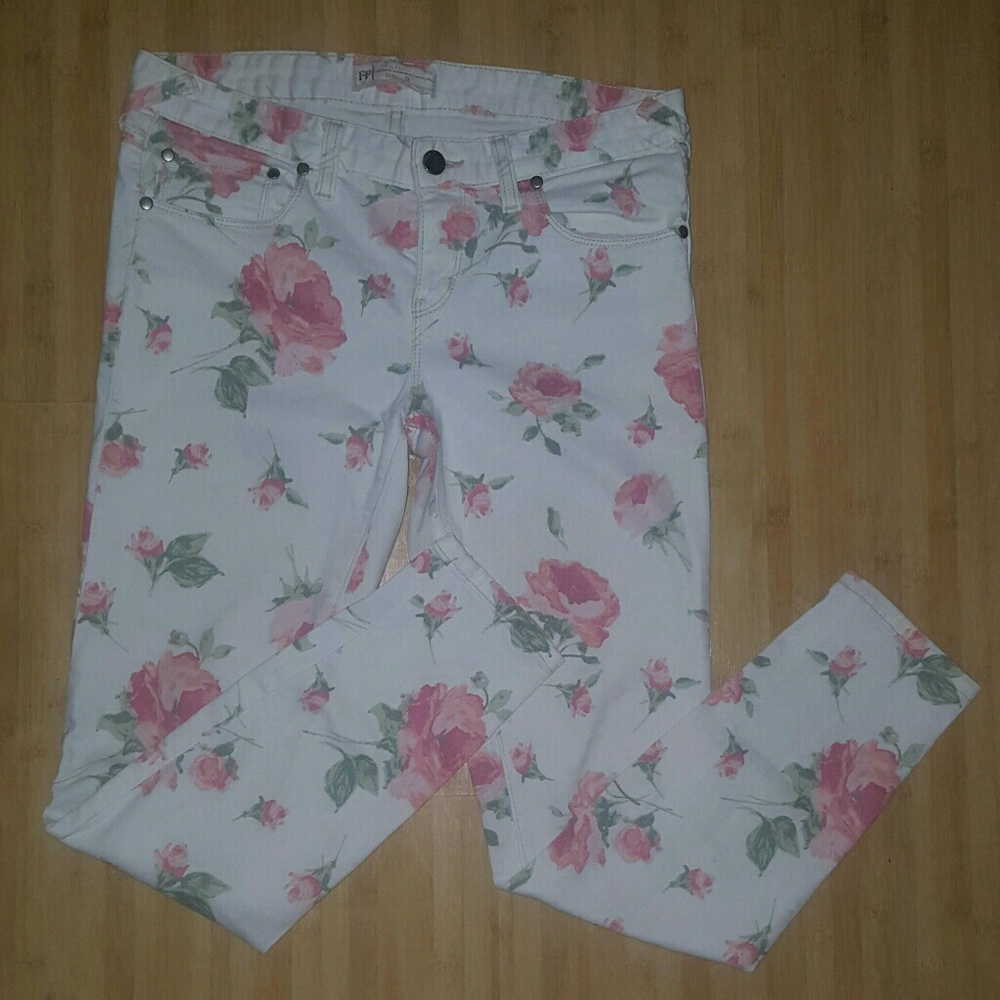 🎊Host Pick🎊 Floral Free People Jeans