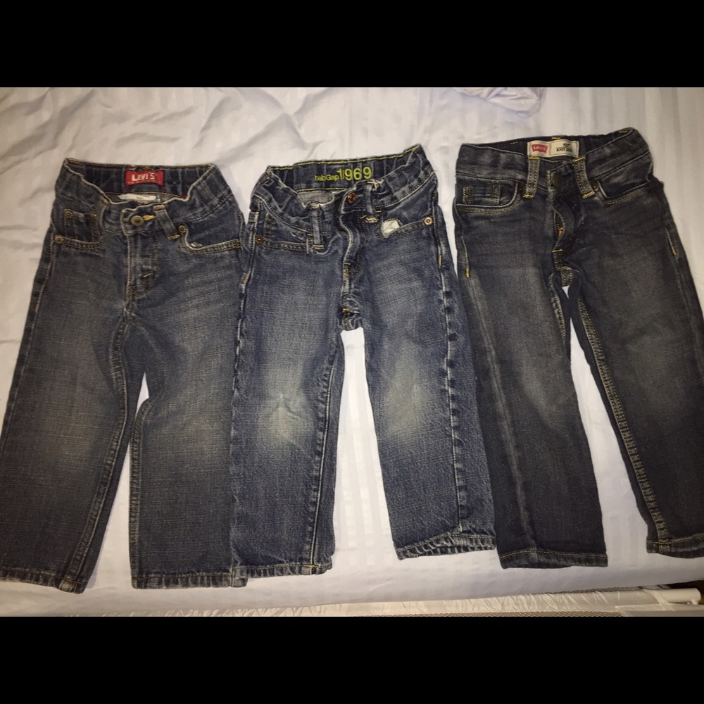 2 Levi and 1 baby gap jeans size 2t lot of 3