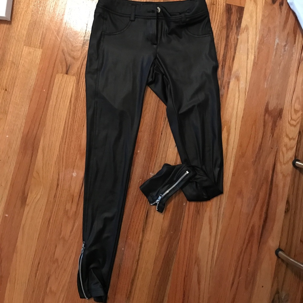 Faux leather legging