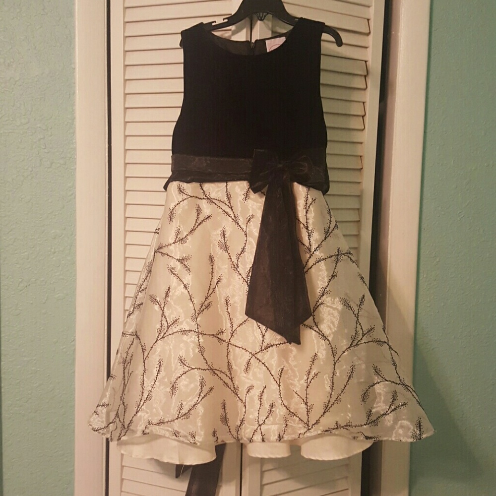 Elegant Girls dress