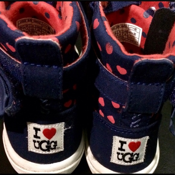 ❣️SOLD❣️ Ugg Sneakers with Bow for Girls - Picture 3 of 4