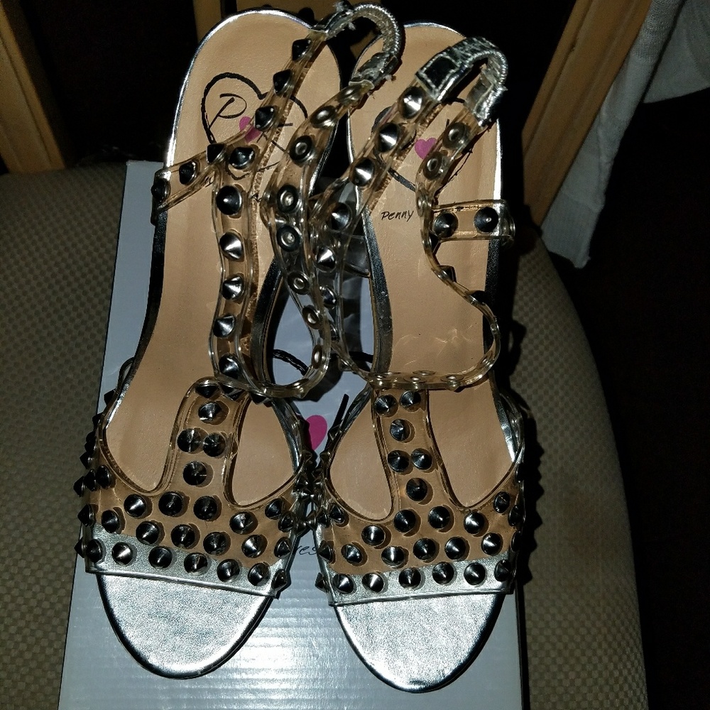 Cute silver pumps