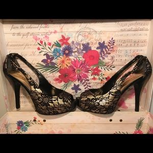 Guess Gold and Black Lace Open Toe Pump Heels sz 9
