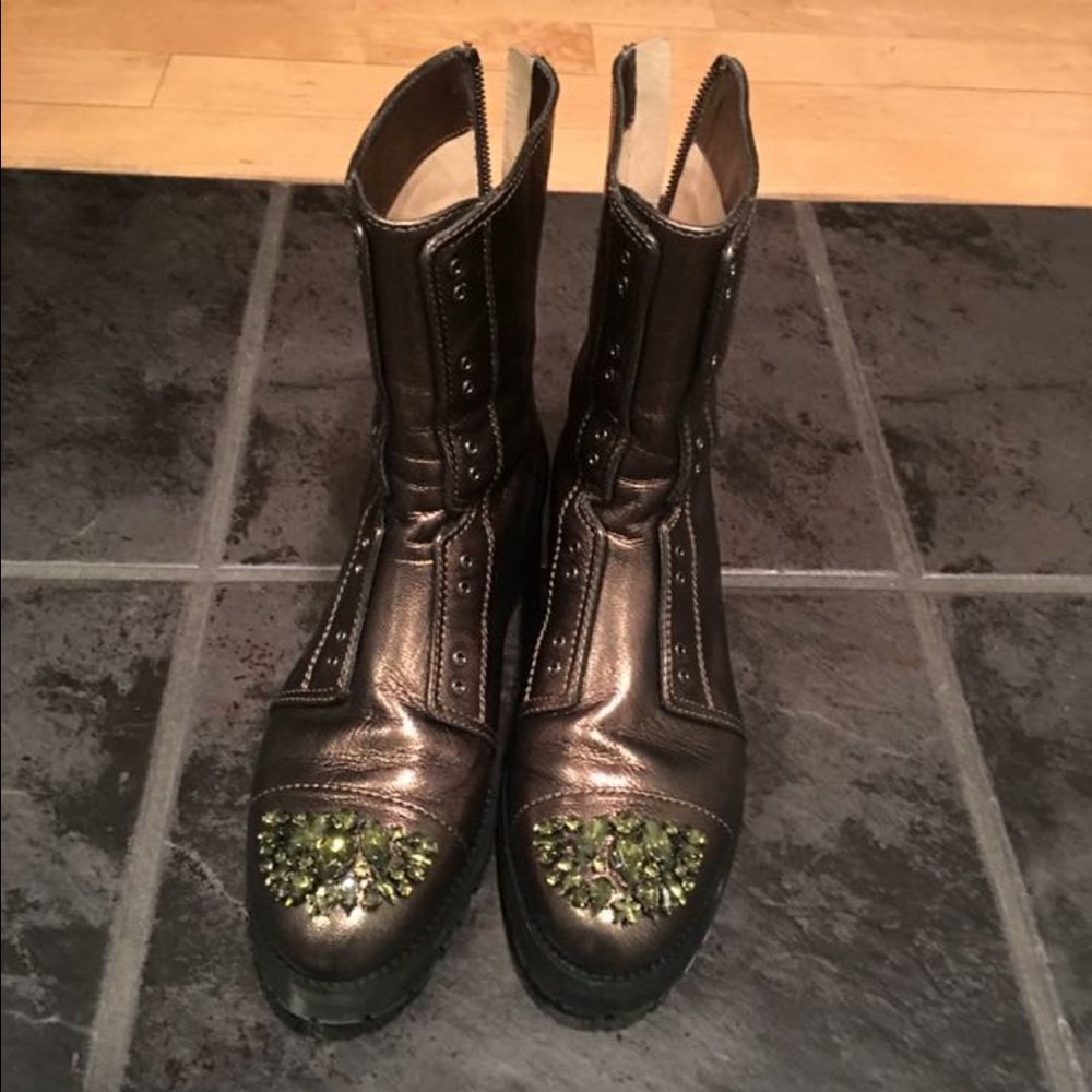 Worn twice too big for me