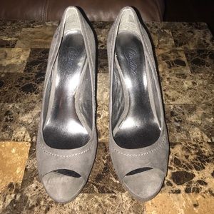 Candie's Suede Gray Peep Toe Heels 👠