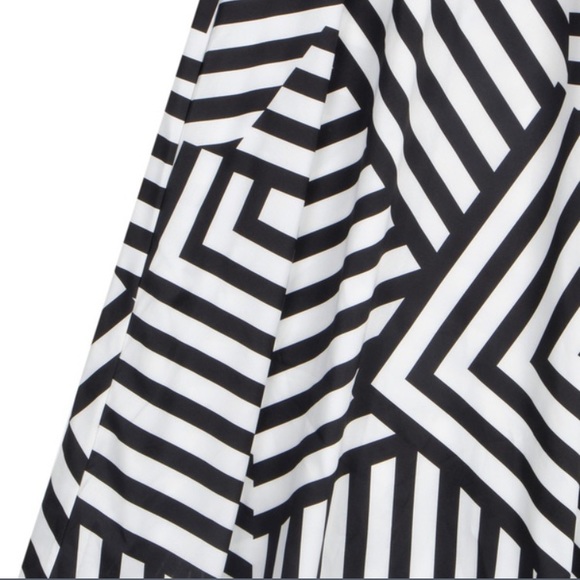 🍏 BLACK & WHITE MAXI BEACH DRESS - Picture 4 of 8