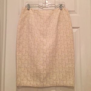Beautiful skirt in cream and gold shimmer.